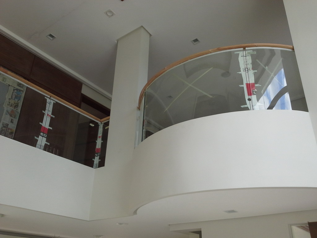 Frameless Glass in Winding Staircase using Curved Clear Tempered Glass