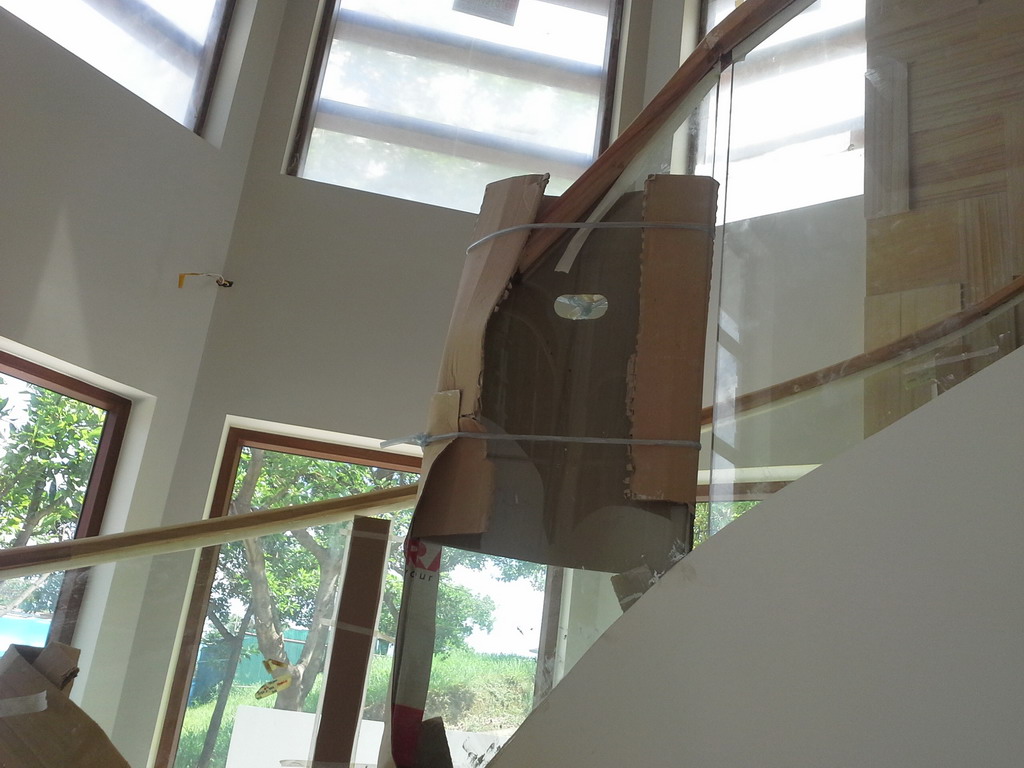 Frameless Glass in Winding Staircase using Curved Clear Tempered Glass