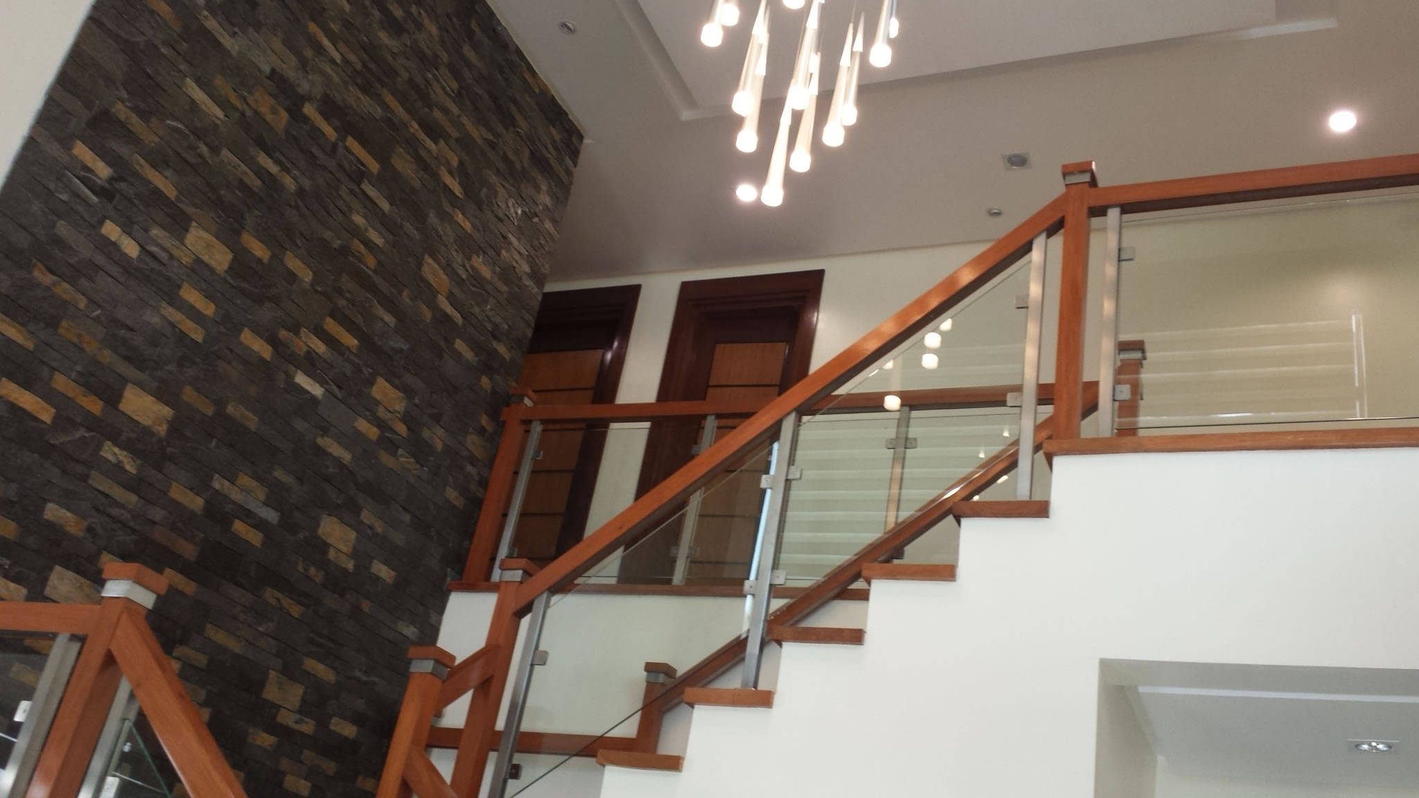 glass-stair-railing-classic-contemporary-design