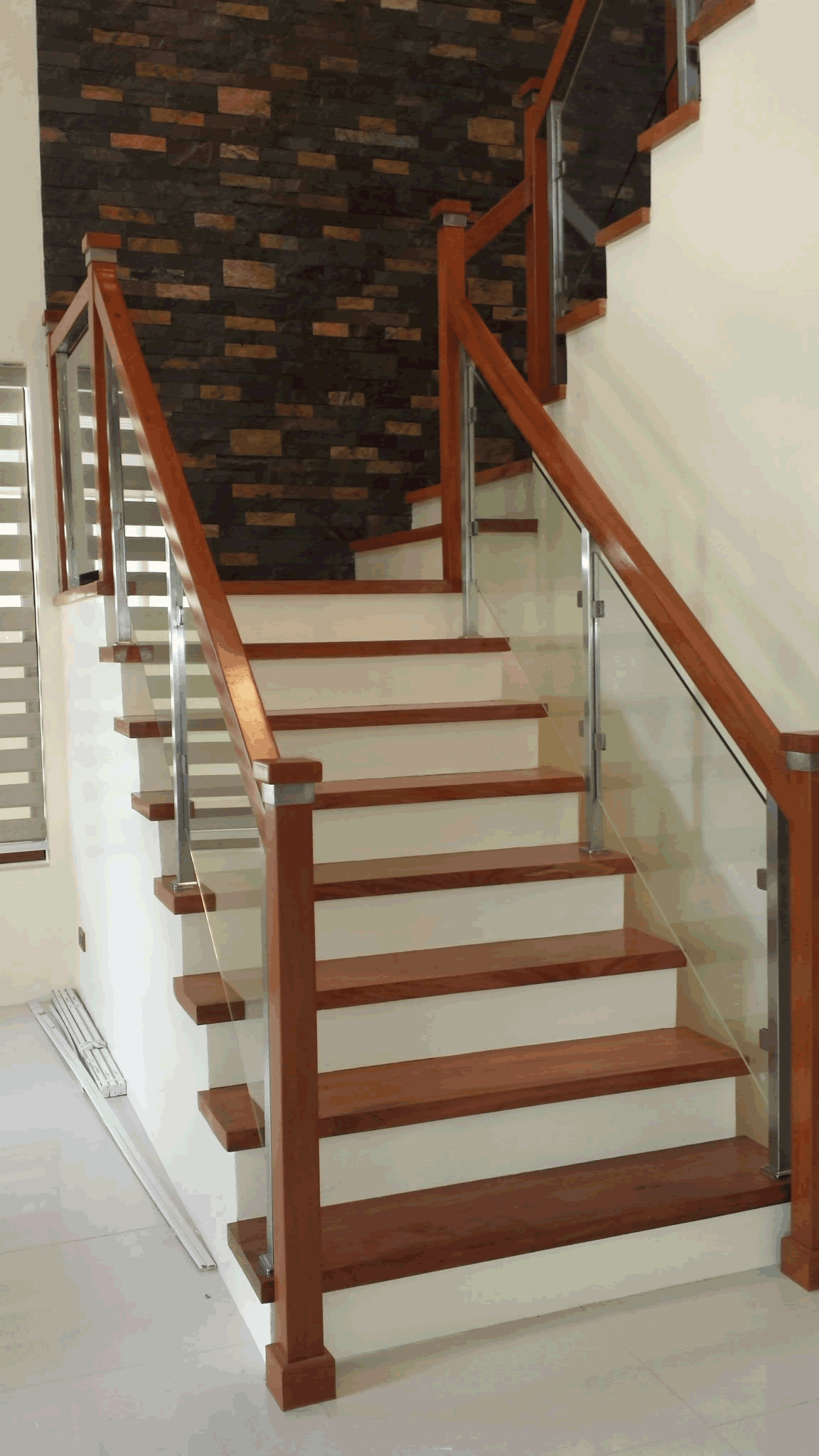 glass-stair-railing-classic-contemporary-design