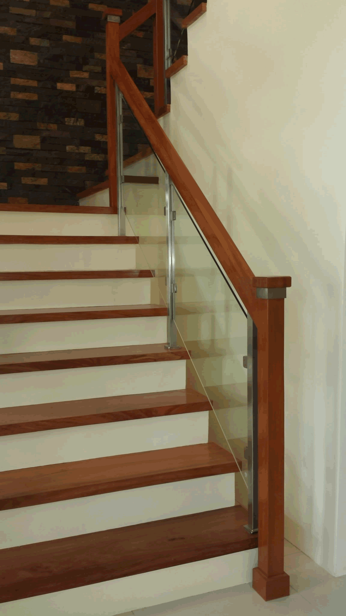 glass-stair-railing-classic-contemporary-design