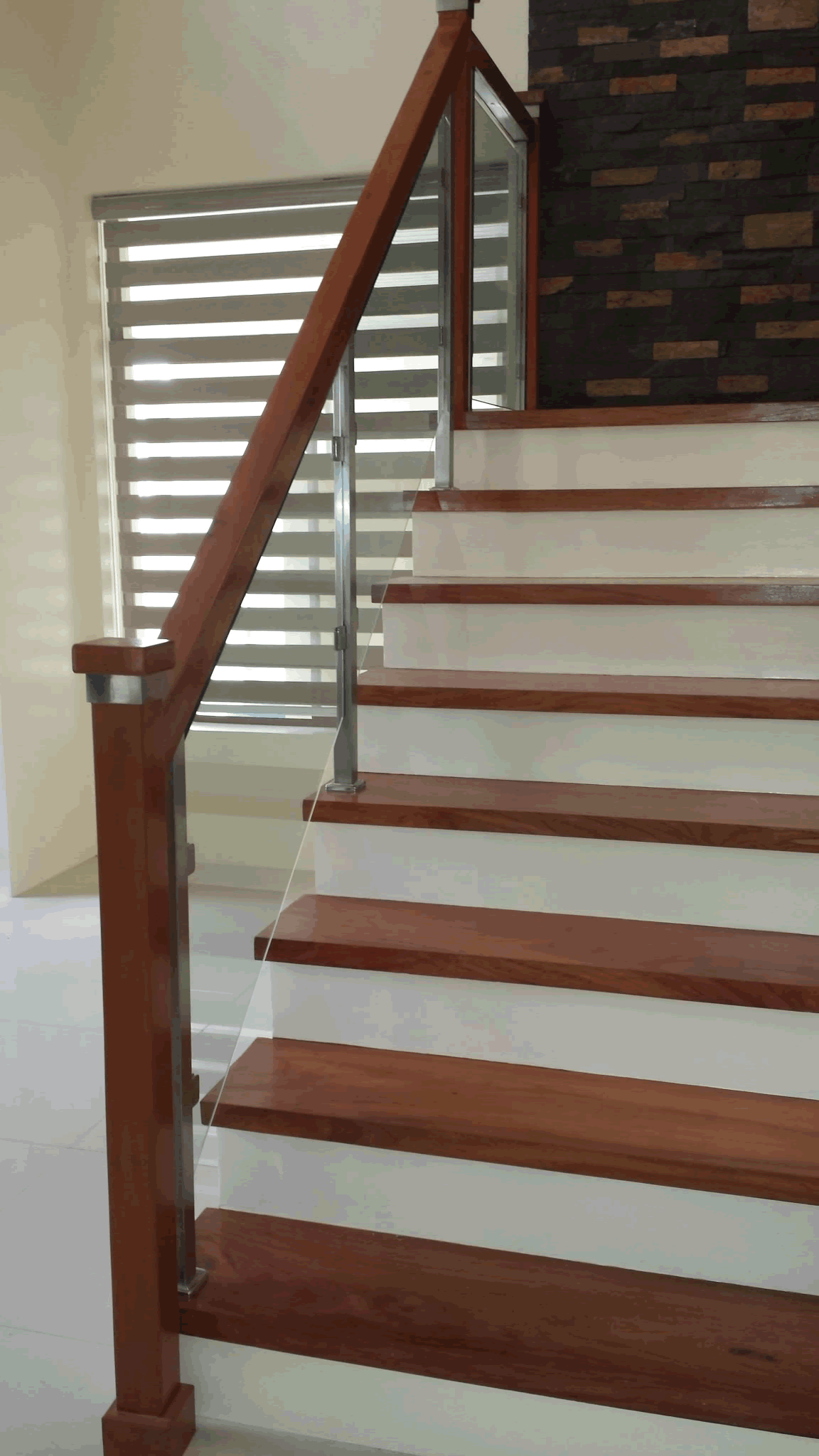 glass-stair-railing-classic-contemporary-design