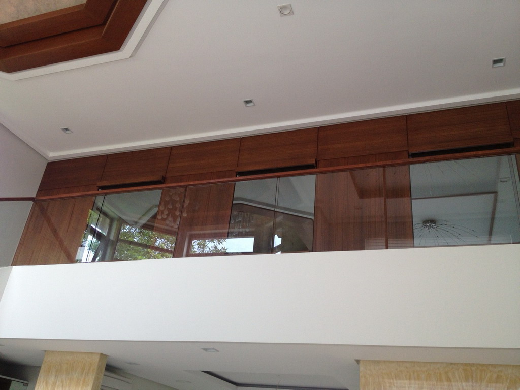 Frameless Glass in Winding Staircase using Curved Clear Tempered Glass